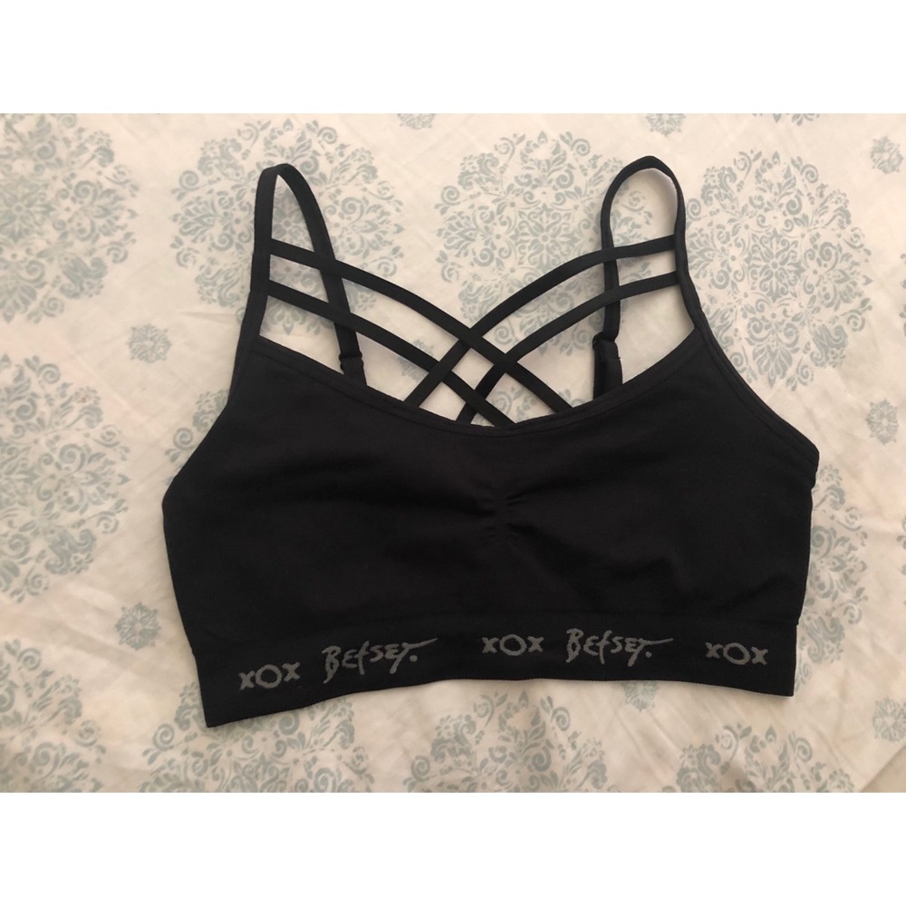 ❌⭕️❌⭕️criss cross sports bra.